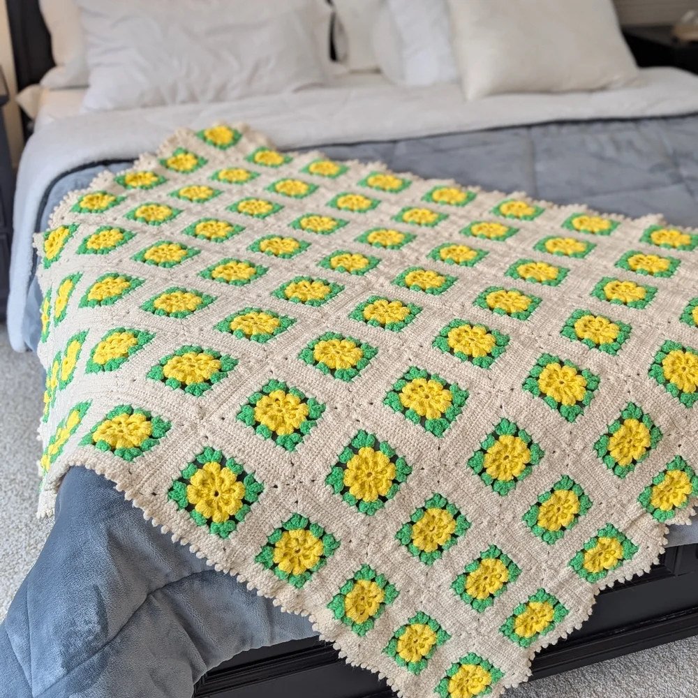 Vintage Handmade Blanket, Yellow Crochet Daffodil Granny Square Blanket, Throw - Picture 1 of 12